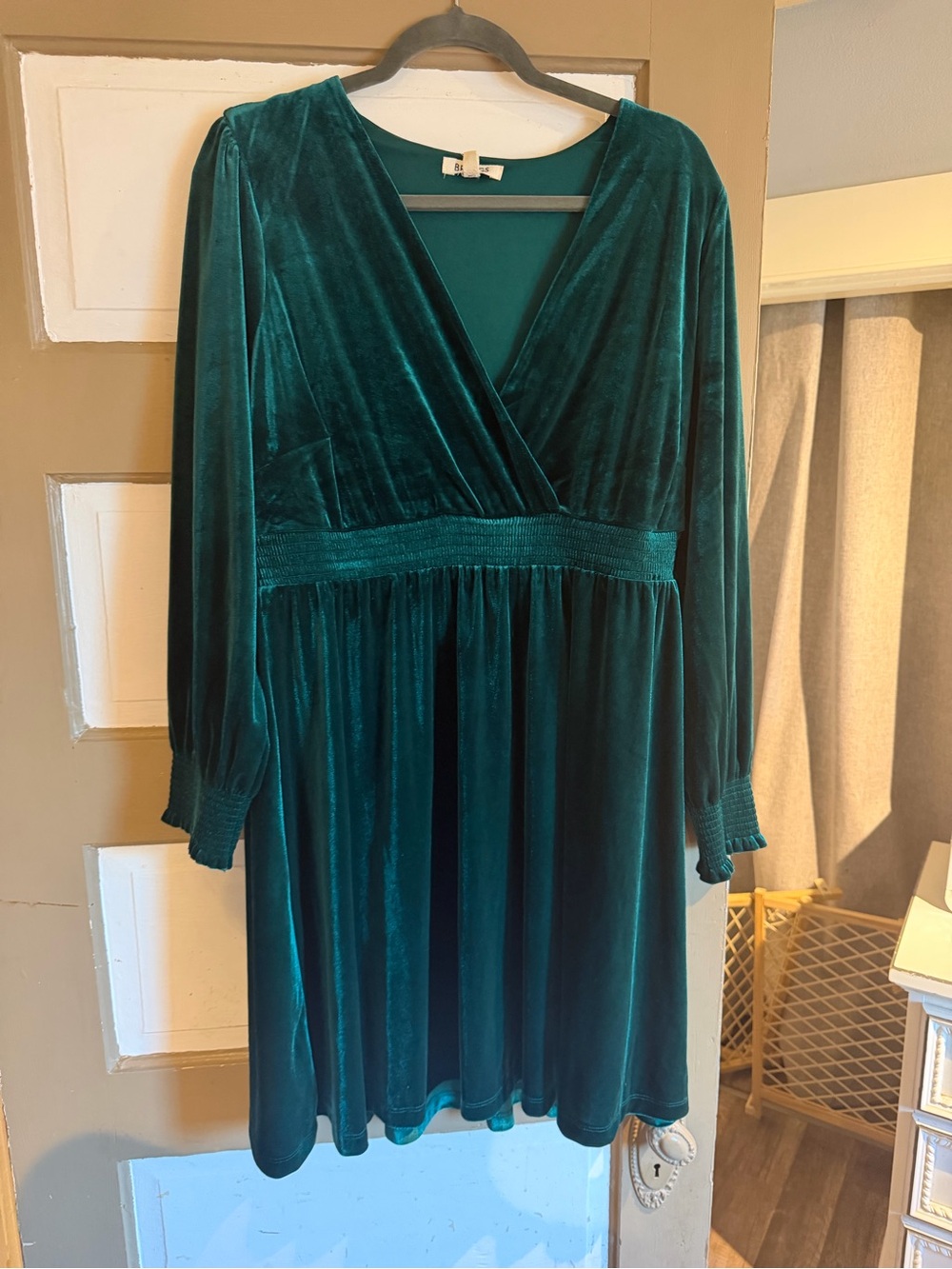 Briggs New York Emerald Velvet Long Sleeve Wrap Dress